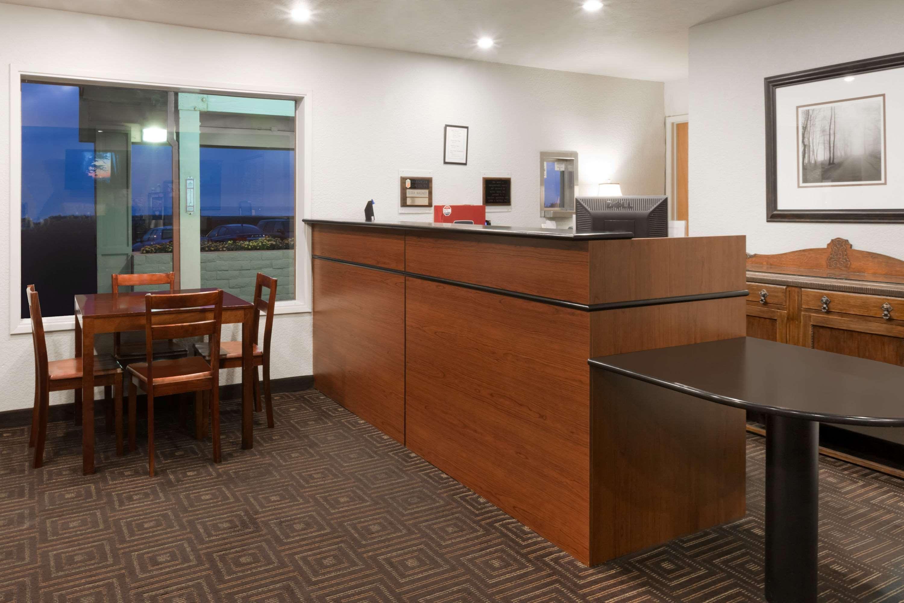 Super 8 By Wyndham Fort Bragg Exterior photo