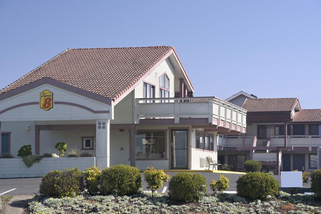 Super 8 By Wyndham Fort Bragg Exterior photo