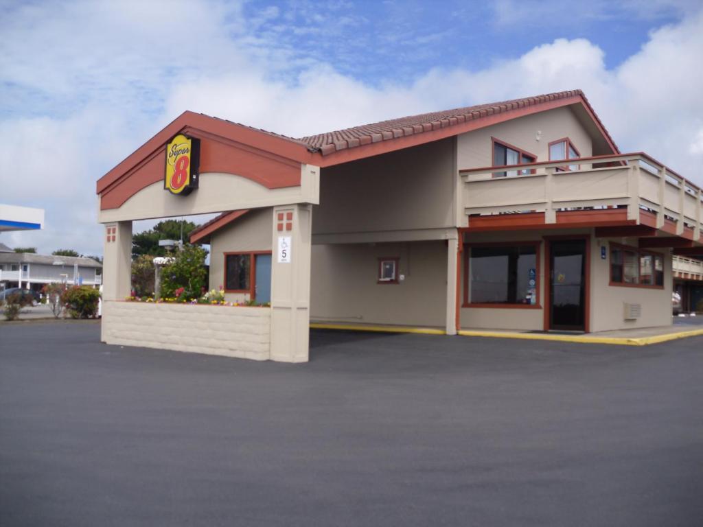 Super 8 By Wyndham Fort Bragg Exterior photo