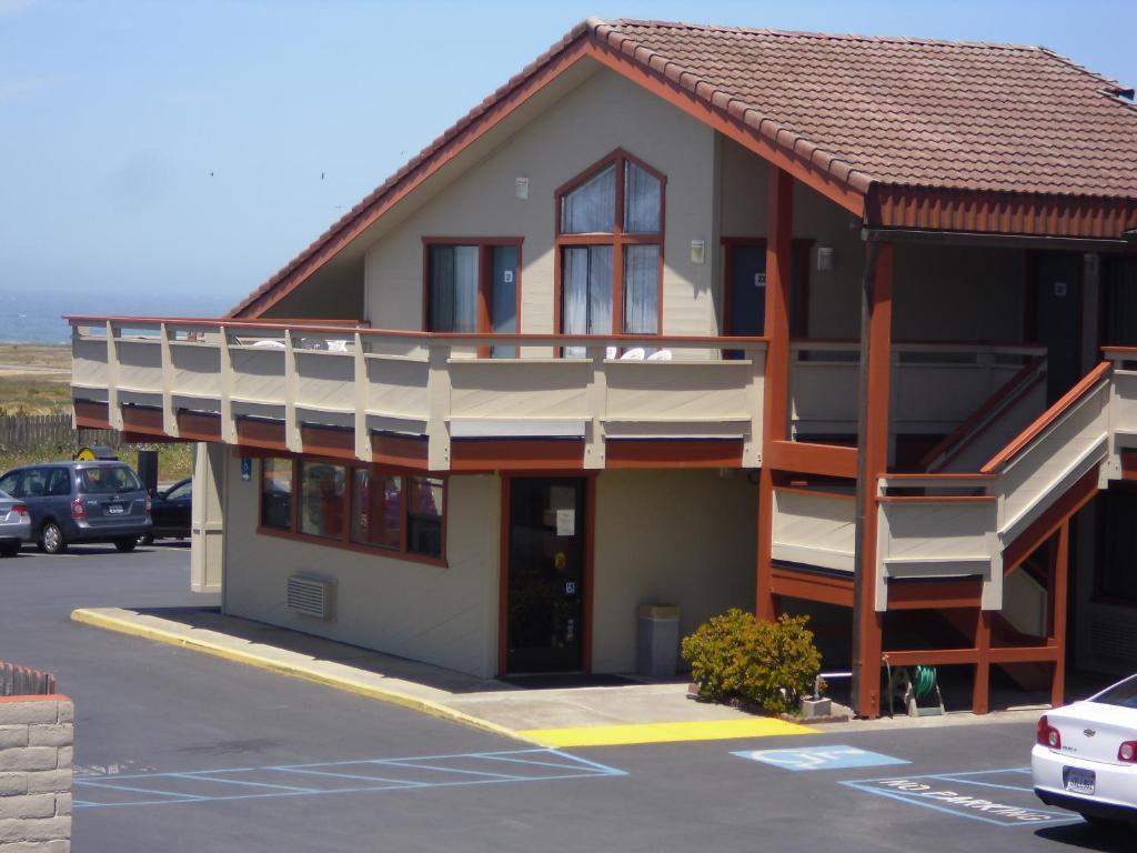 Super 8 By Wyndham Fort Bragg Exterior photo