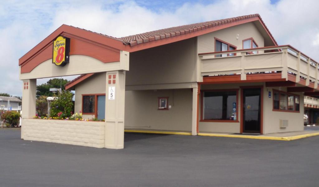 Super 8 By Wyndham Fort Bragg Exterior photo