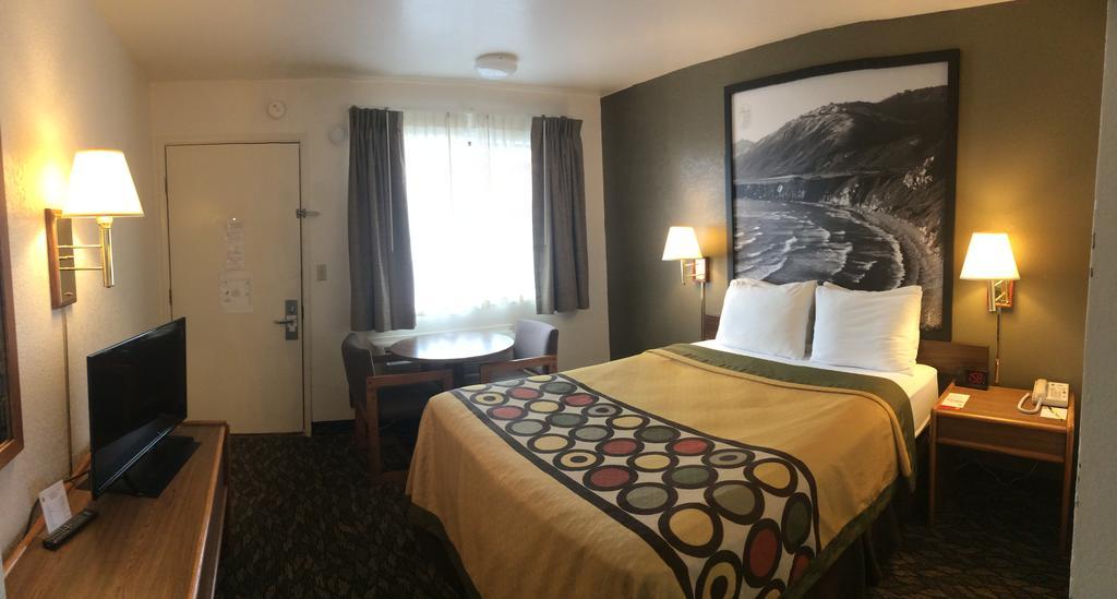 Super 8 By Wyndham Fort Bragg Exterior photo